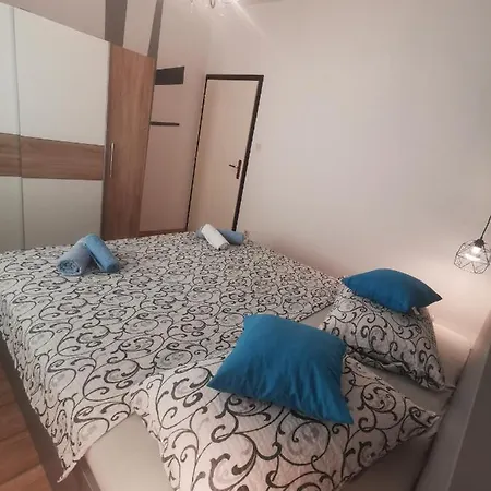 Rezek Apartment *