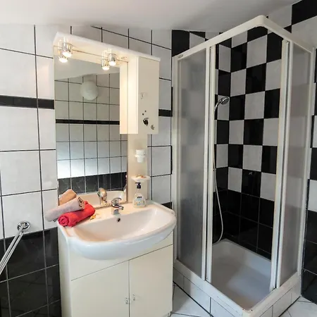 Rezek * Supetarska Draga